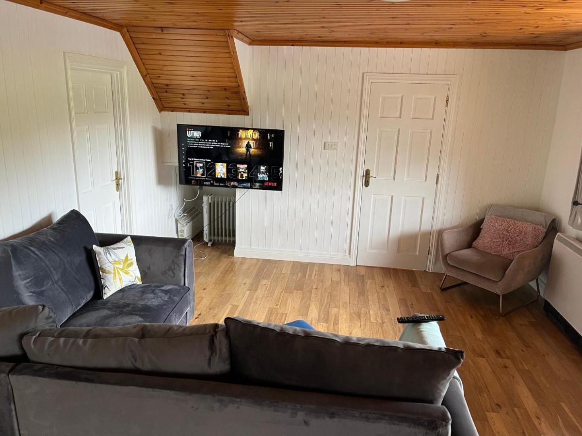 Large Newly Refurbished Lakeside With Optional Private Hot Tub Chalet Duneena