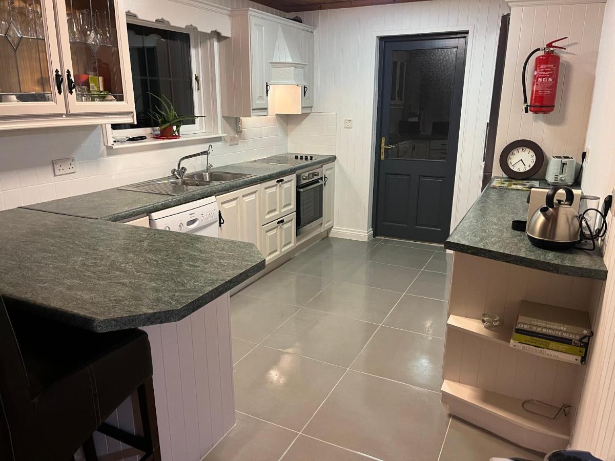 Chalet Large Newly Refurbished Lakeside With Optional Private Hot Tub Duneena