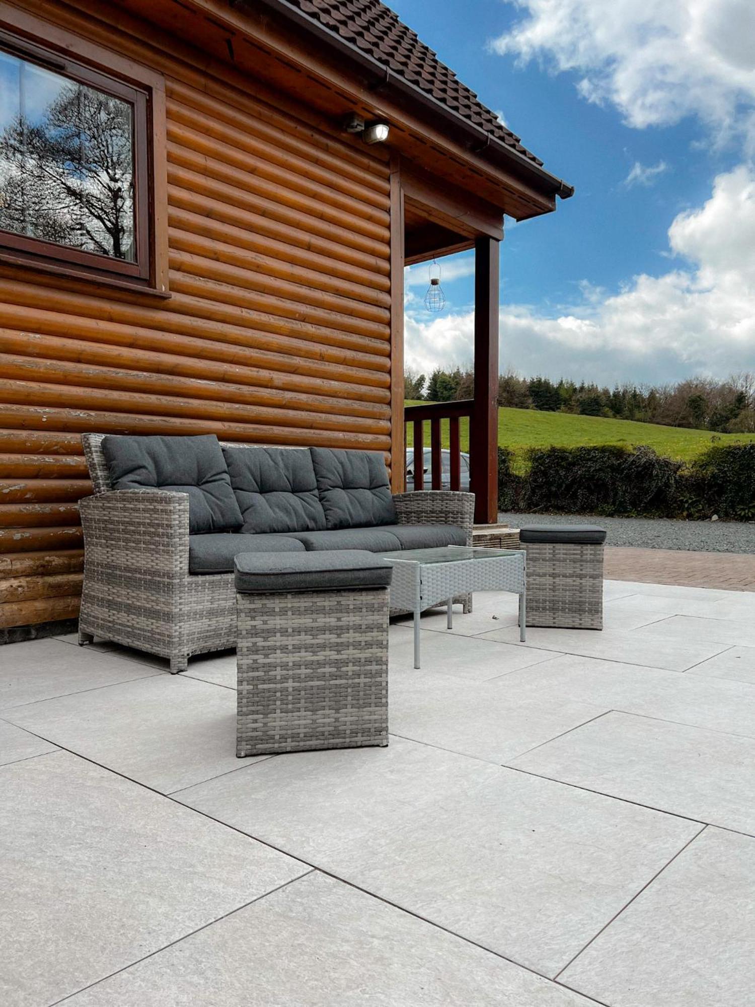 Large Newly Refurbished Lakeside With Optional Private Hot Tub *
